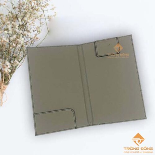 Bìa kẹp bill cao cấp được làm bằng da simili có tai gấp kẹp bill và thanh kẹp giữ tiền.