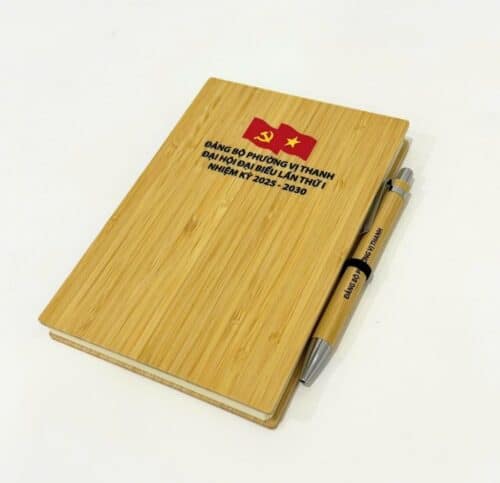 Bộ Quà Tặng Đại Hội In Logo - Sổ tay a5 bìa tre + Bút Tre + Hộp Giấy - xuongsanxuatsoda.com